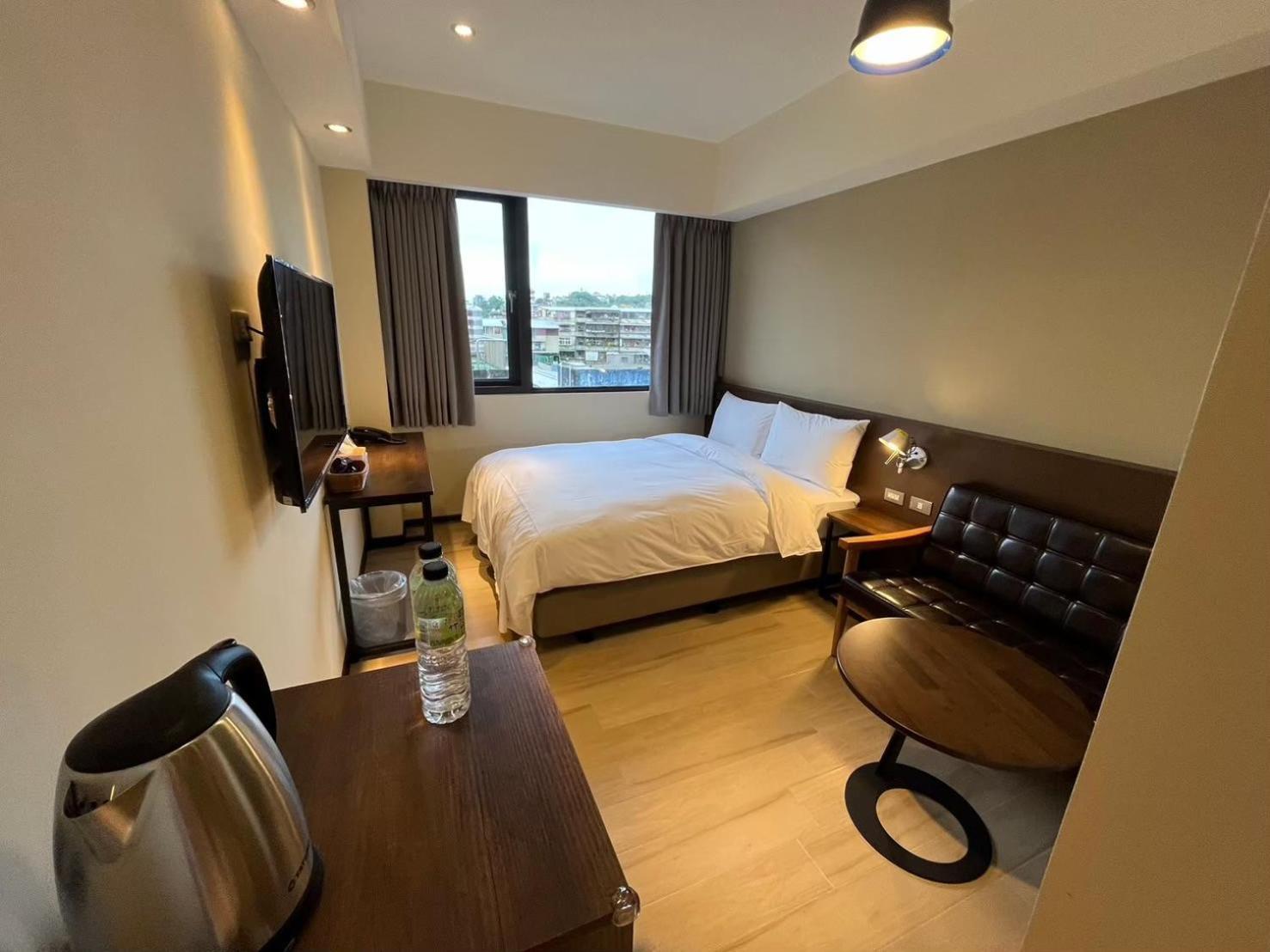 Dahua Hotel Цзилун Экстерьер фото