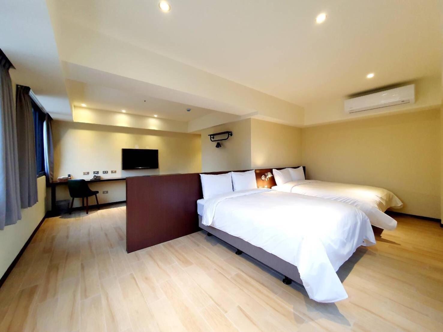 Dahua Hotel Цзилун Экстерьер фото