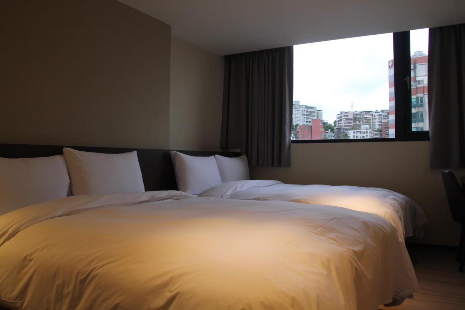 Dahua Hotel Цзилун Экстерьер фото