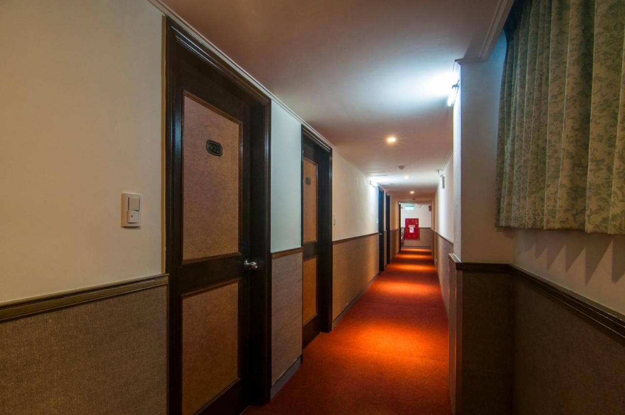 Dahua Hotel Цзилун Экстерьер фото