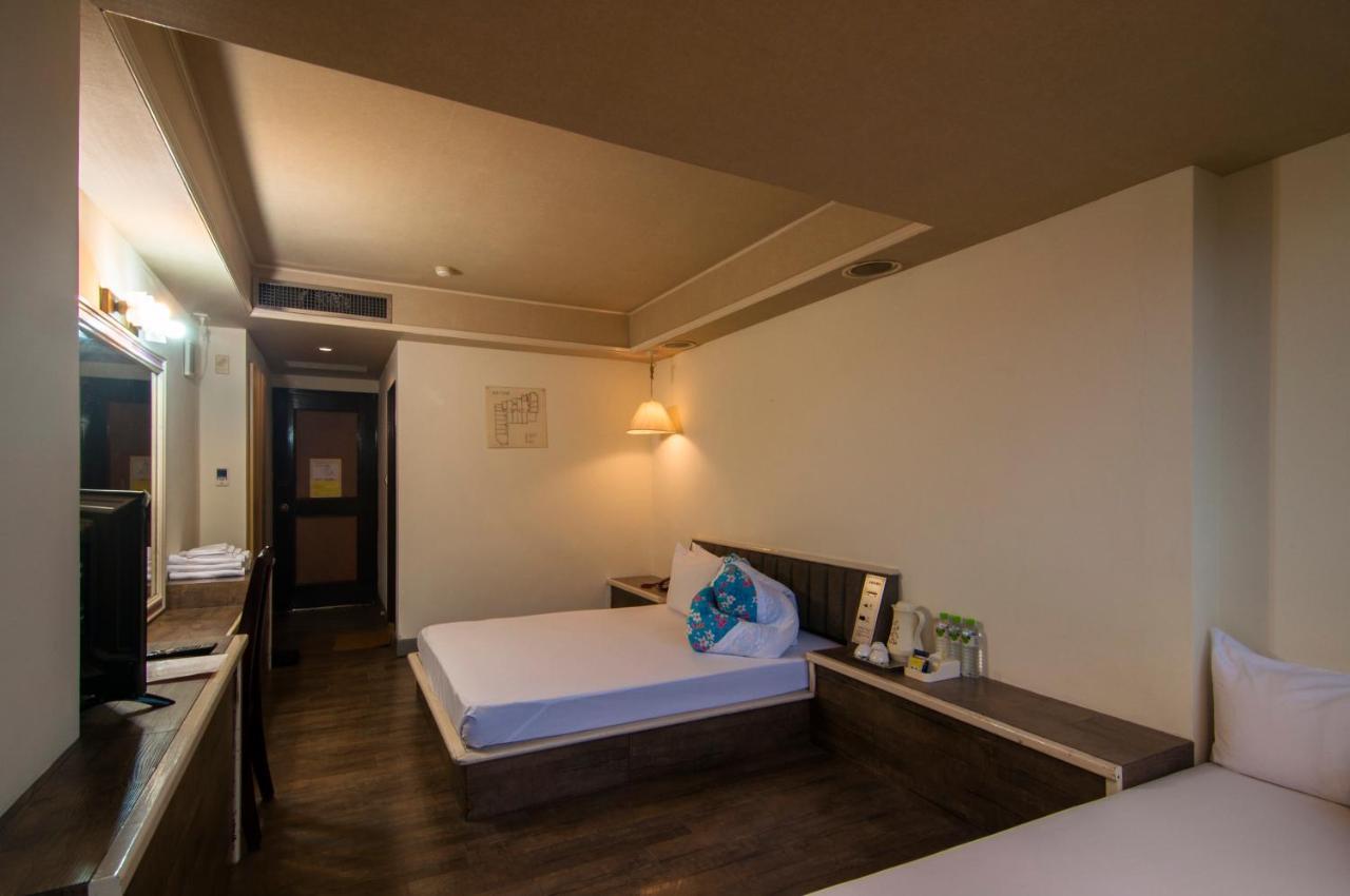 Dahua Hotel Цзилун Экстерьер фото